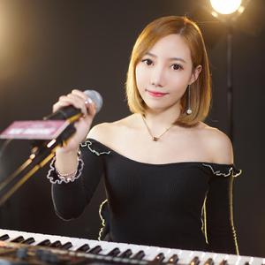 丰满多毛撒尿大隂户
