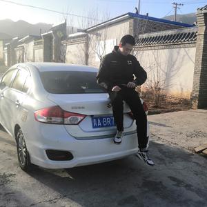 丰满多毛撒尿大隂户
